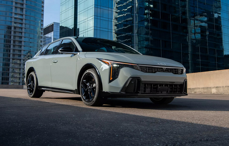 Kia K4 2026 вышел на рынок в США. Седан, уступающий по популярности только Sportage, получил новые опции и цену от 22,2 тыс. долларов (1,75 млн рублей)